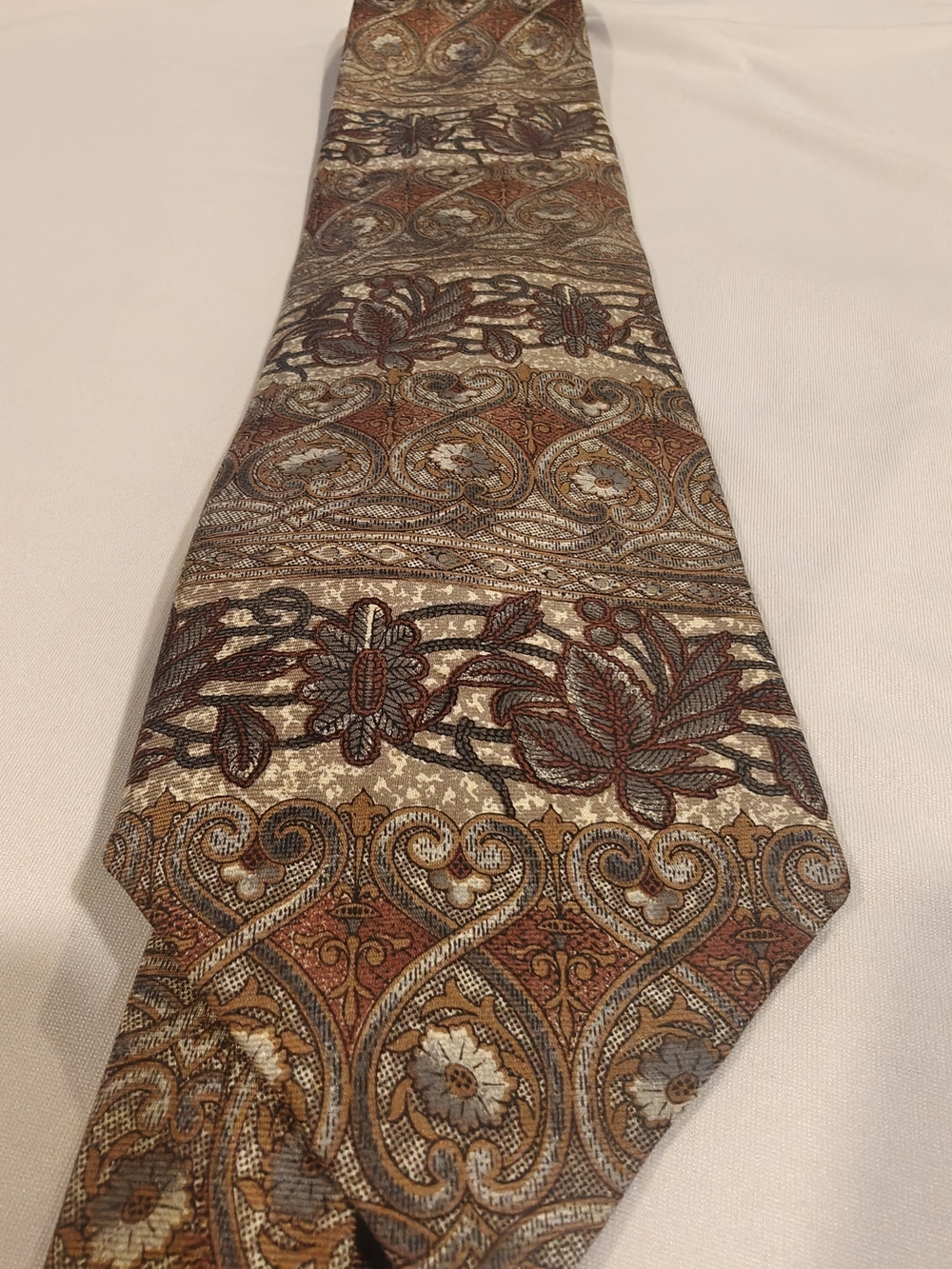 Men's Suit Accessory Identification